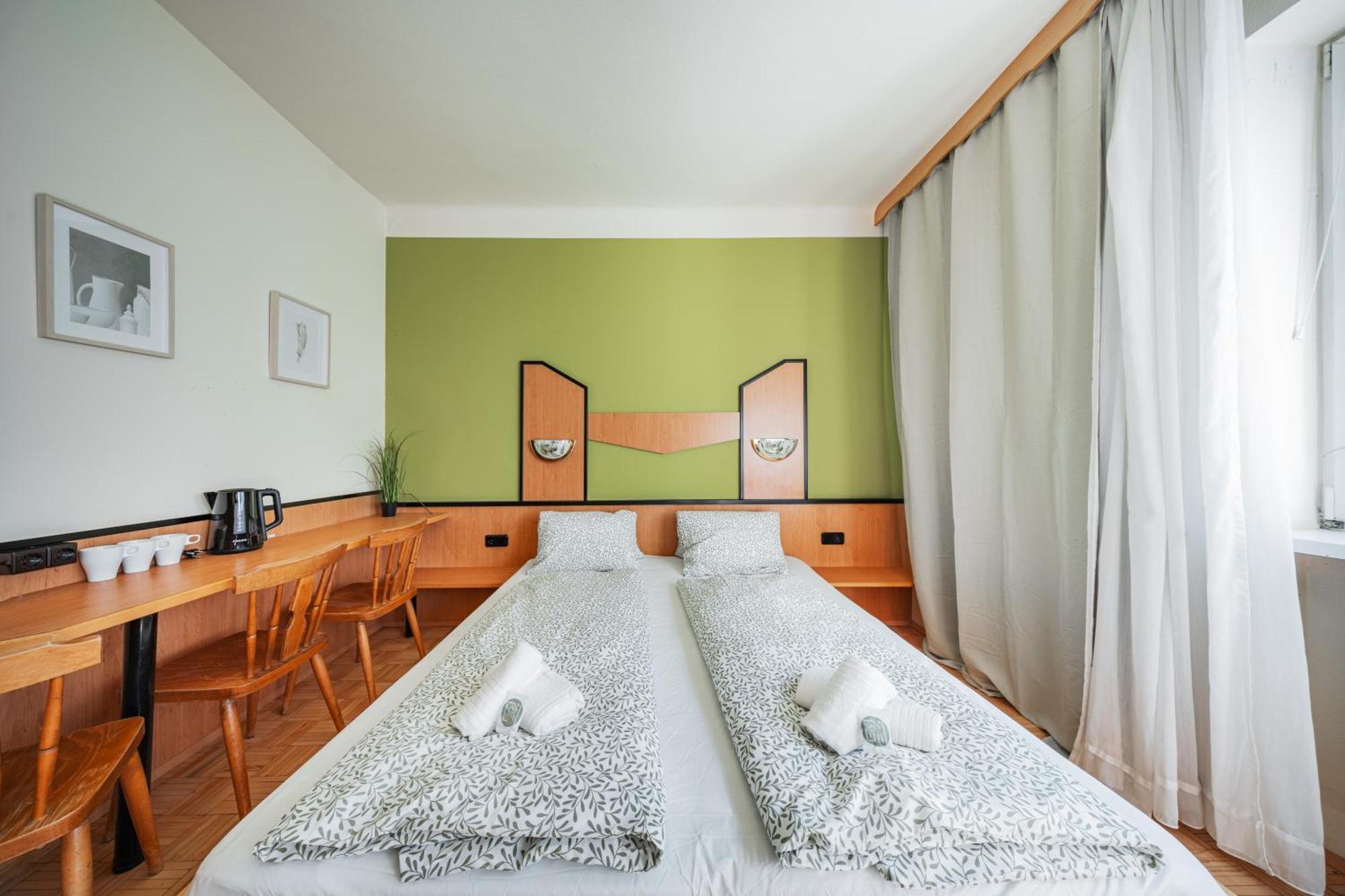 West Business Hotel 2*